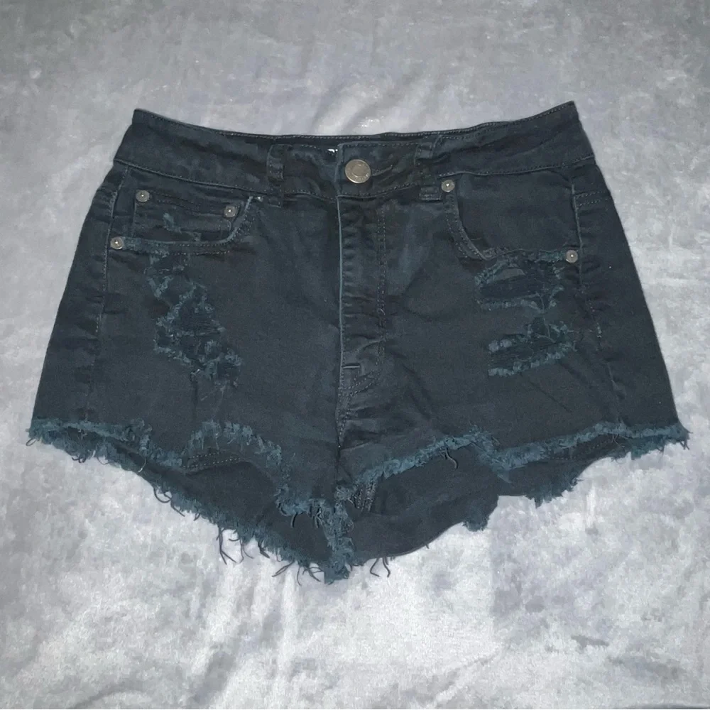American Eagle Hi-Rise Festival Distressed Denim Black Shorts Women’s Size 2